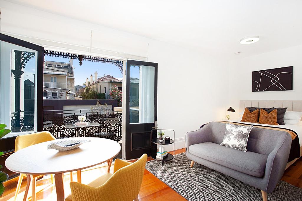 Perfect Located Comfy Studio with Balcony, Sydney