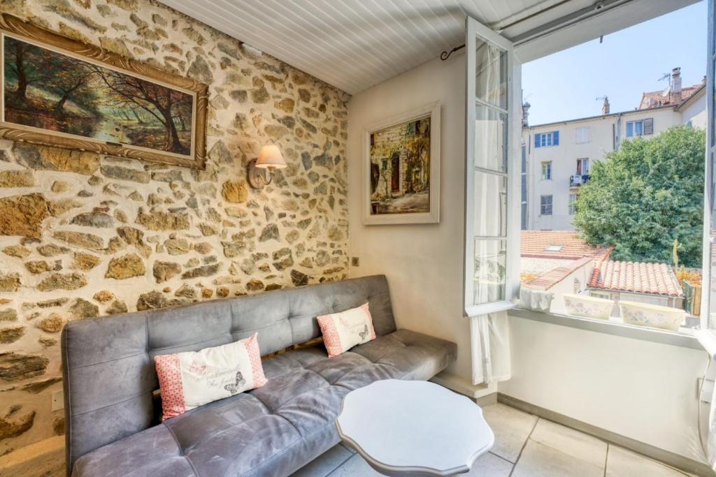 NEW 2-bed Central Cannes Apt - 2