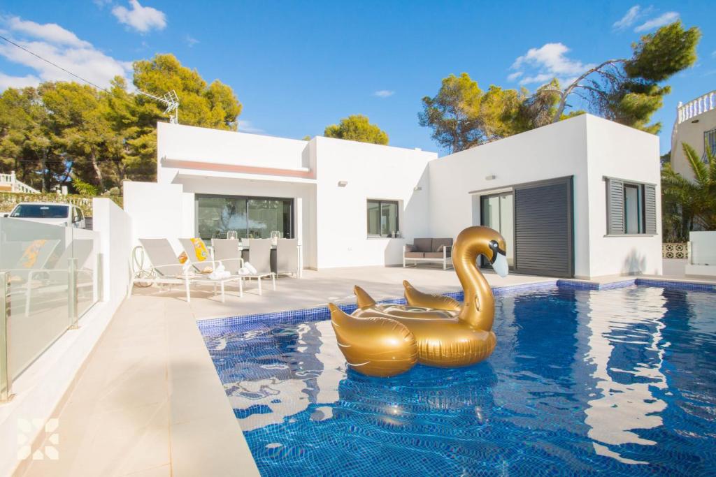Villa Mirlo Blanco by Abahana Villas - 2
