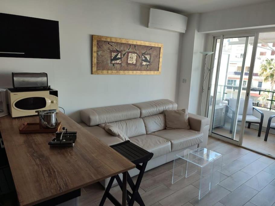 Studio neuf climatisé au cœur de Juan-les-Pins - 1