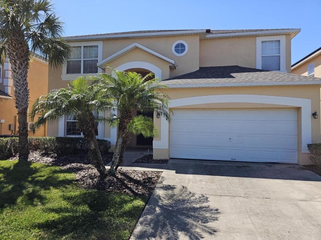 Spacious 7 BR, 4,5 BR Retreat with Pool 164 condo, Kissimmee