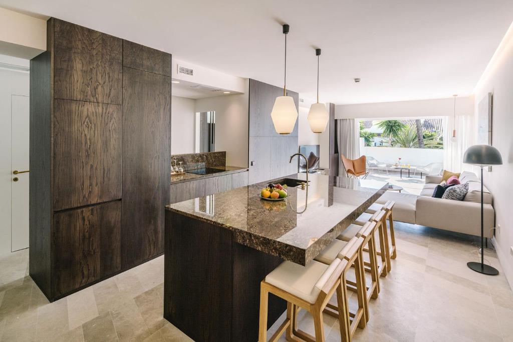 Puente Romano Beach Suites - private apartaments - 3