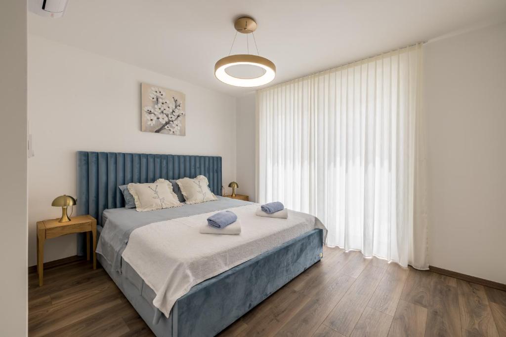 Spacious Apartment Anita - with private 80m2 yard, Kaštela