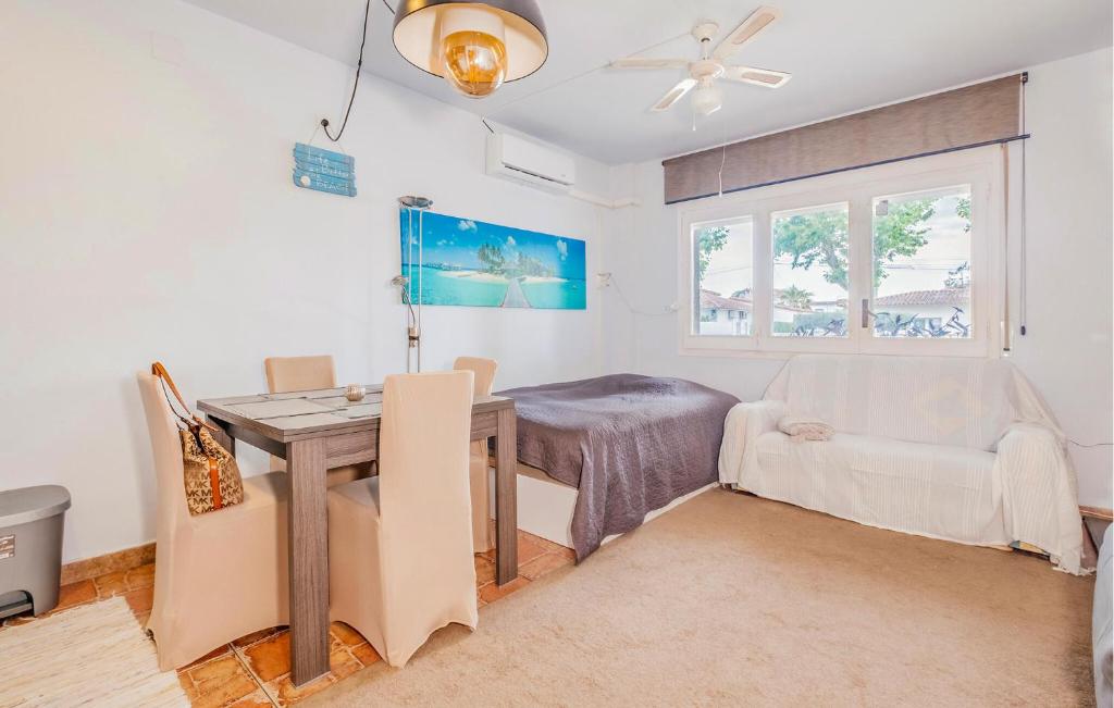 1 Bedroom Nice Apartment In Empuriabrava - 3