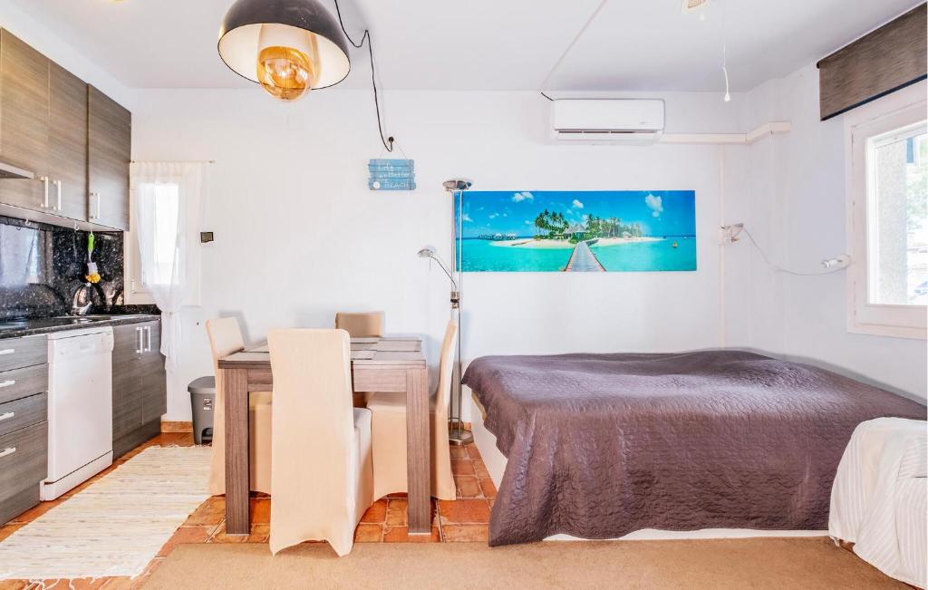1 Bedroom Nice Apartment In Empuriabrava - 4