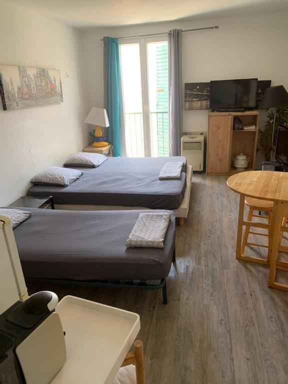 AJACCIO VIELLE VILLE IMPERIALE GRAND STUDIO POUR 3 a 4 PERSONNES a PROXIMITE DU PORT ET DES PLUS BELLES PLAGES - 3