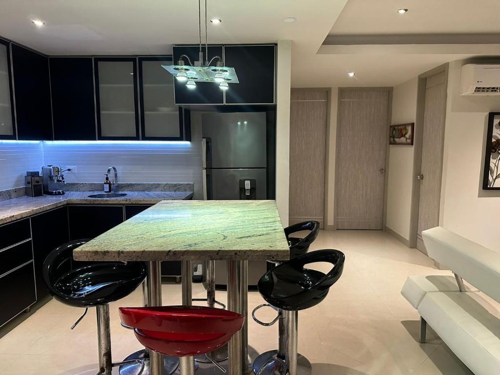 Sunshine 503 Beautiful SeaView 2Beds2bath w AC front Beach - 4