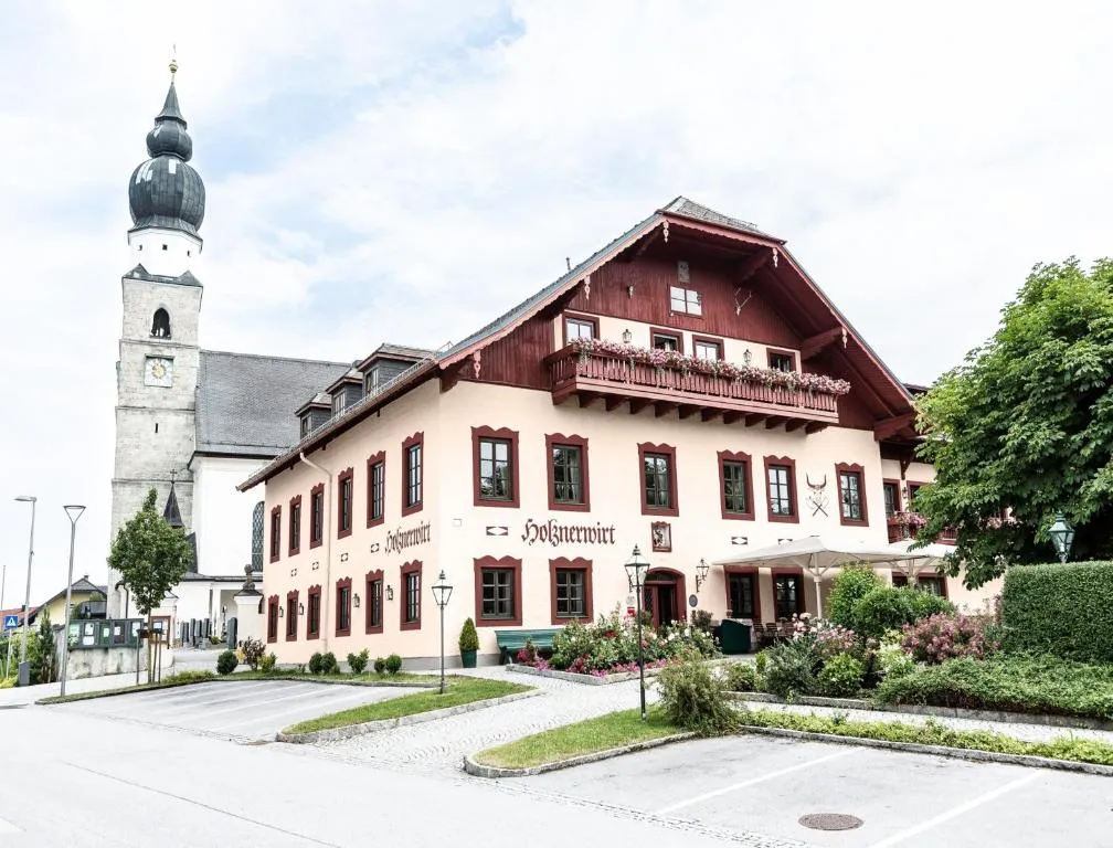 Salzburg Hotel Holznerwirt, hotel in Eugendorf