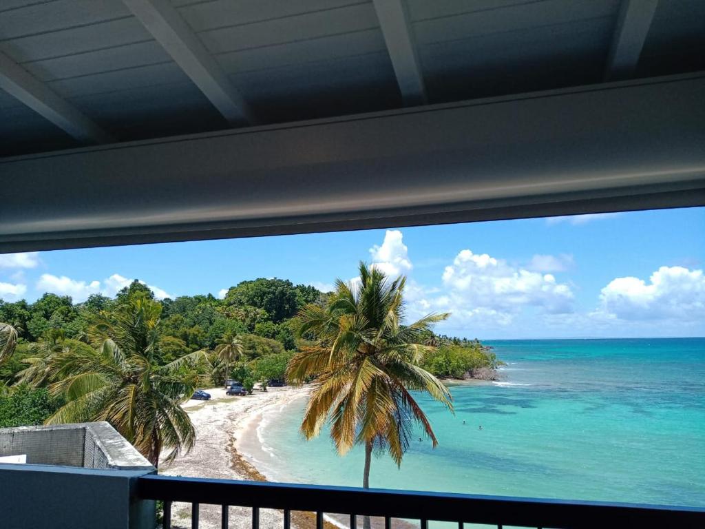 Une terrasse pleine vue mer, Le Gosier
