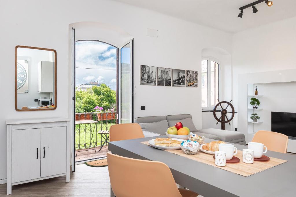 Spacious 3-Bedroom Apartment - 10 Min to City Center & 5 Min to Gaslini Hospital by car - 4