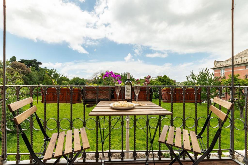 Spacious 3-Bedroom Apartment - 10 Min to City Center & 5 Min to Gaslini Hospital by car - 2