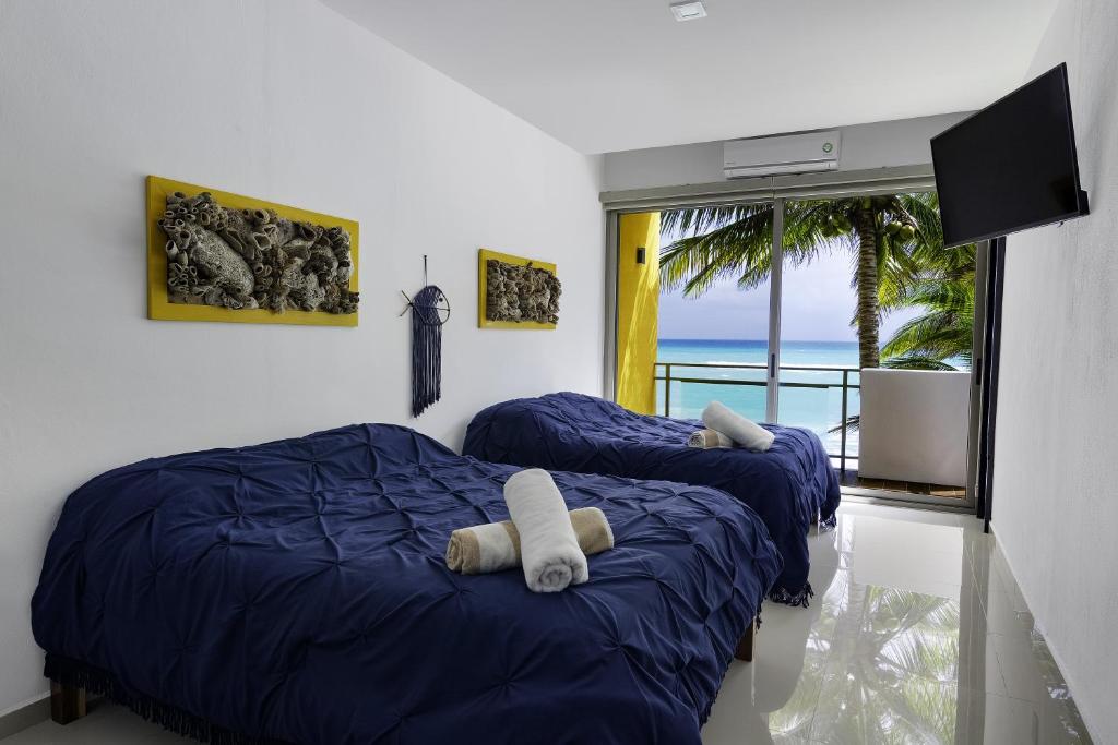 Angelina 28 Beachfront and Family Apartments - Modern and Relaxing Long Stays - 20 min from Cancun Airport - 3
