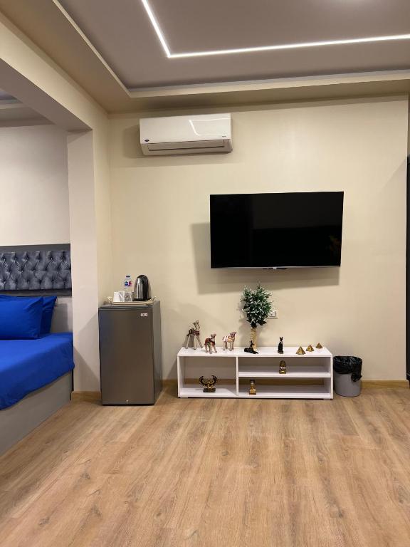 Shared lounge/TV area