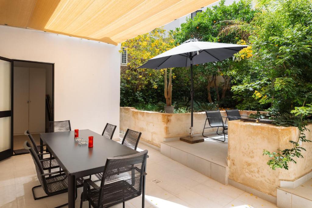 Large Home with Private Garden, Marsaskala