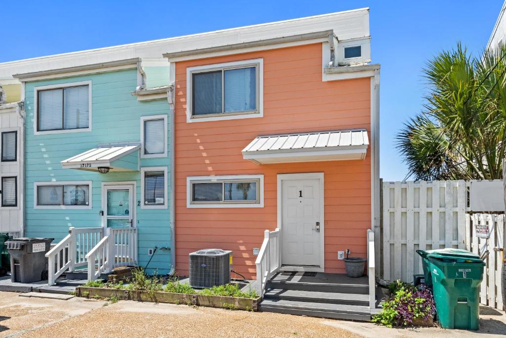 Exterior view, Premier Townhomes by Panhandle Getaways in Panama City (FL)