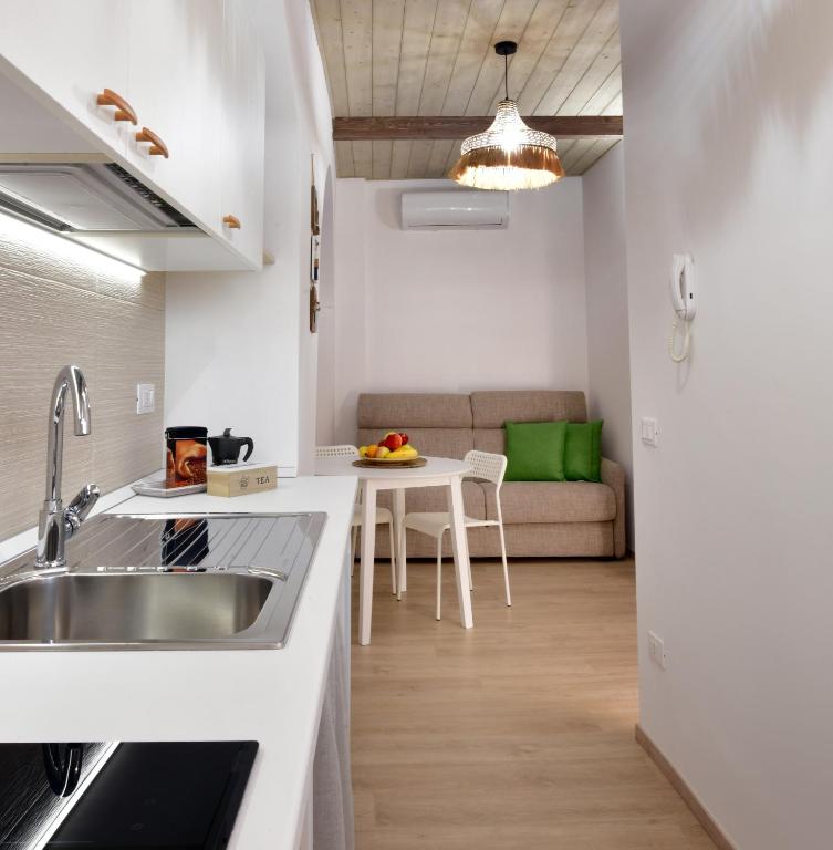 Ginnasio 35, Monopoli