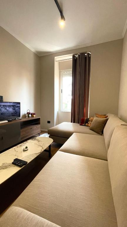 Top center apartment, Тирана