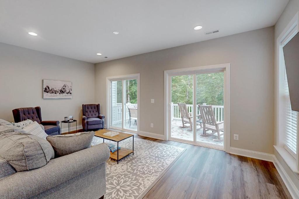 The Cove is Calling, Mineral