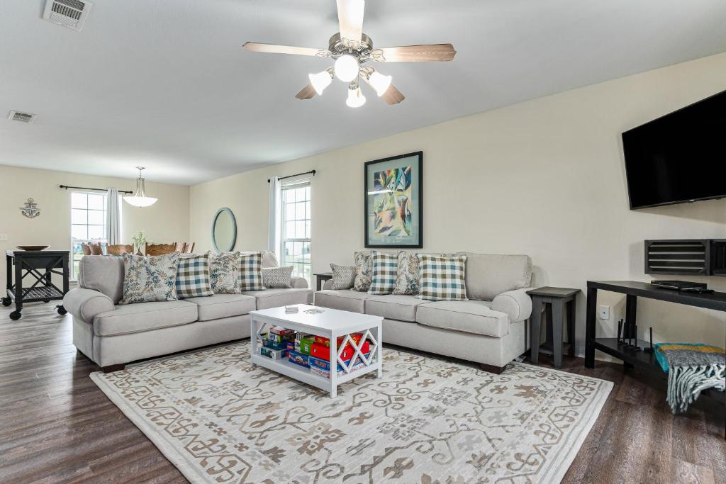 Deep Blue Yonder - Ping-pong! Bikes! Games! Cute and cozy 3-bed, 2-bath home in the heart of Crystal Beach!, Crystal Beach