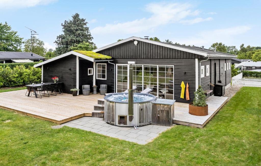 Nice Home In Kirke Hyllinge With Wifi, Kirke-Hyllinge