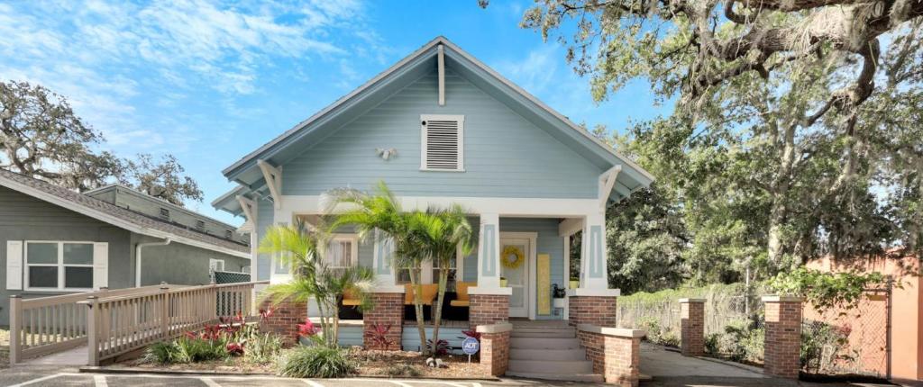 Beaches, Parks, Downtown, Trail, Breweries, Bikes, Gameroom, Palm Harbor