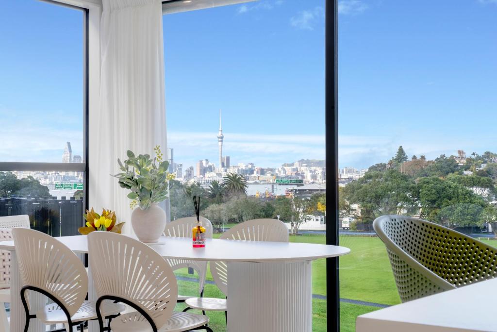 Scenic Views close to the City, Auckland