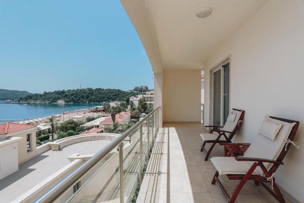 The Unique Splendid Conference Spa Resort Family apt suite sleeps 6, Bečići