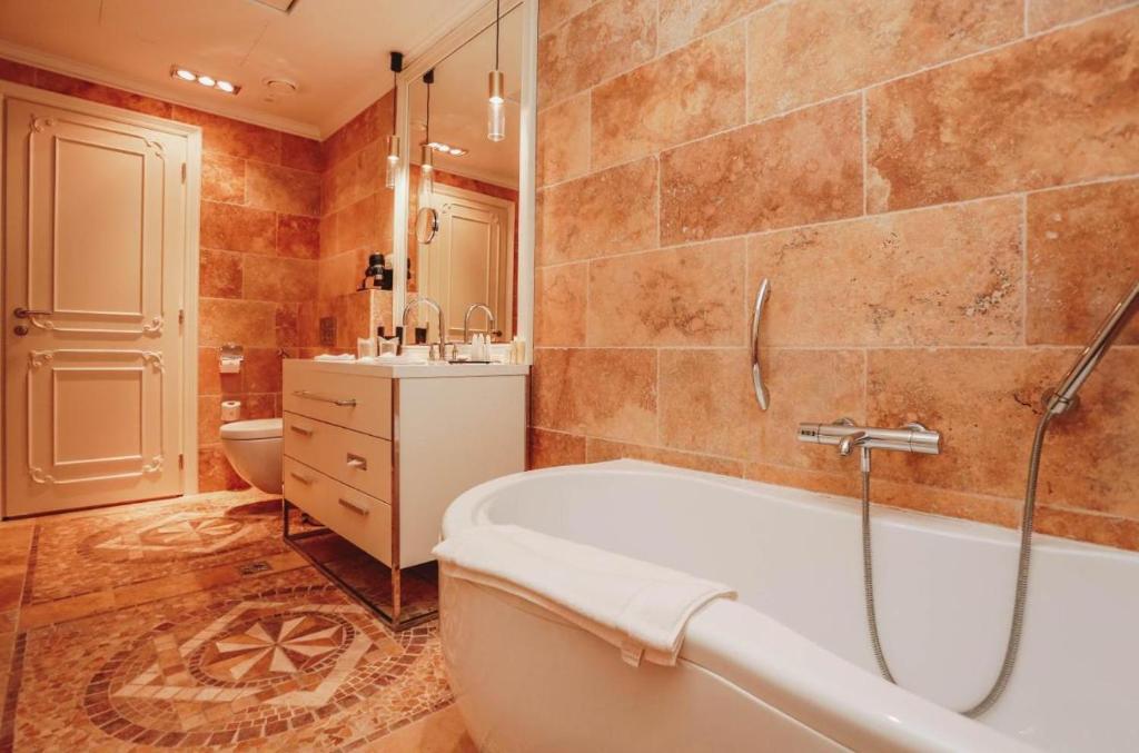 The Unique Splendid Conference Spa Resort Family apt suite sleeps 6 - 5