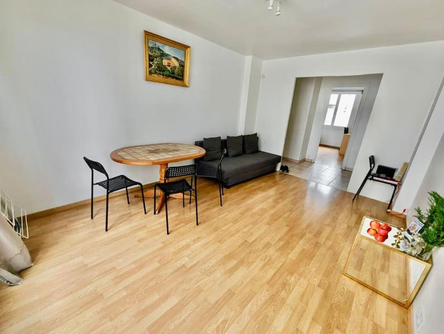 Chambre au Cœur Grenoble - Calme & Tout Equipé avec WIFI - 2