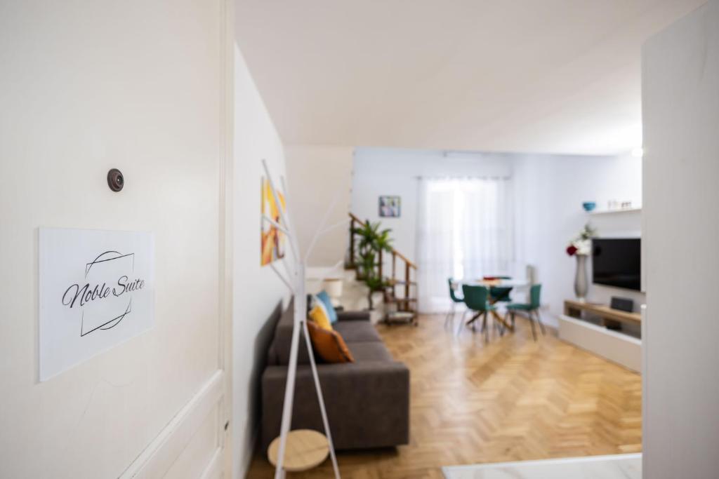 Noble Suite - 3