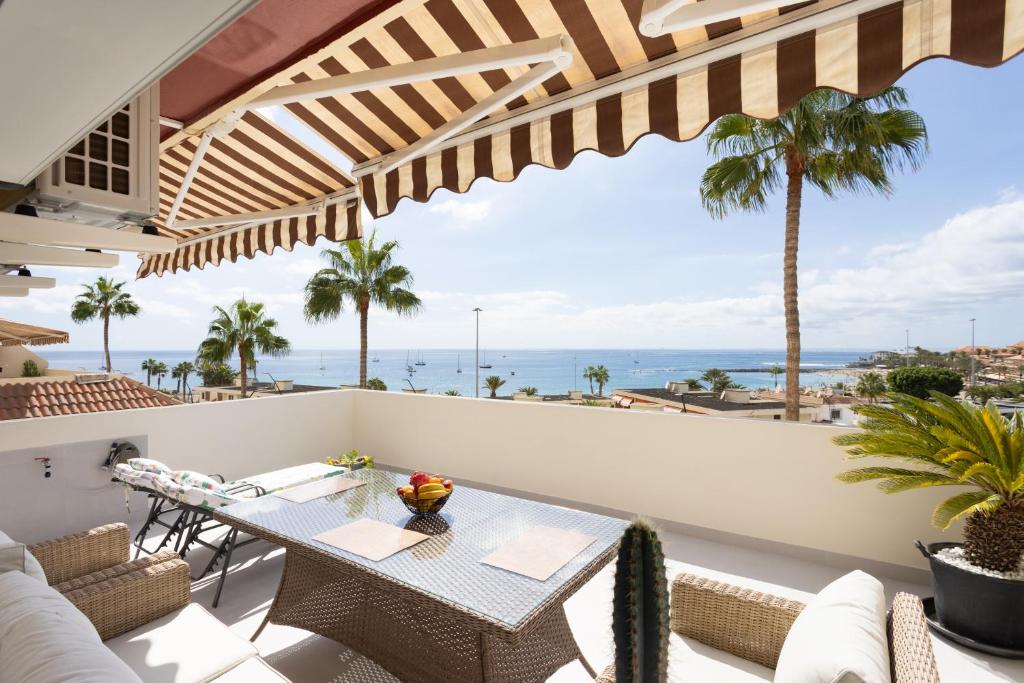 Stunning flat next to the beach-Ocean views, Los Cristianos