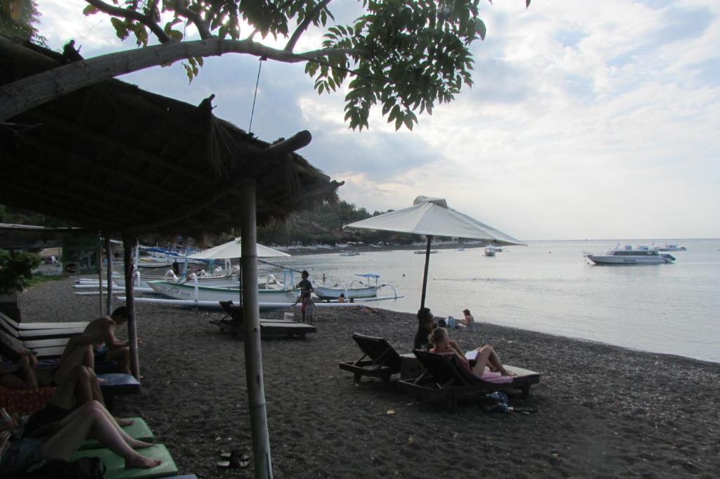 Warung Jemeluk & Home Stay photo