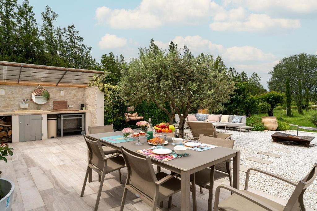 Le cabanon de Modène, Modène