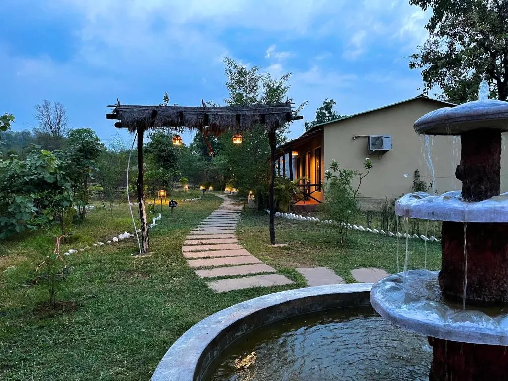 Grand Narmada Jungle Homestay Resort-Bandhavgarh，位于塔拉的酒店