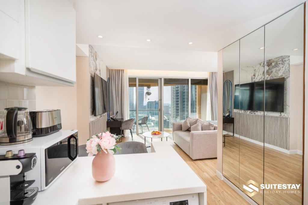 Fashion avenue Dubai Mall -The Residence