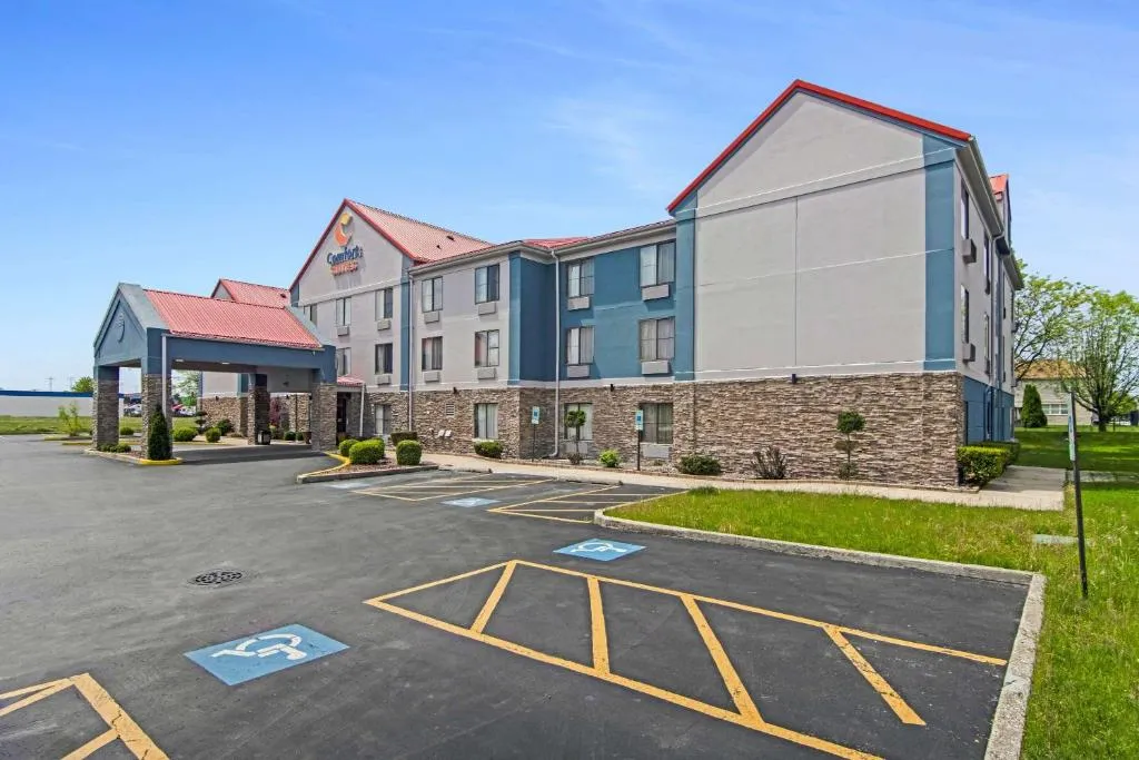 Comfort Suites near I-80 and I-94，位于兰辛的酒店