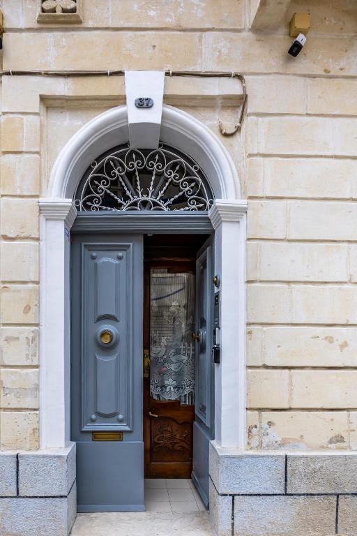 Elegant & Modern House by SF HOMES - Close to the Three Cities and the airport, Tarxien