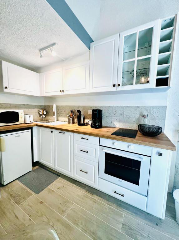 Renovated 2 bedroom duplex apartment in the center of Antibes - 4