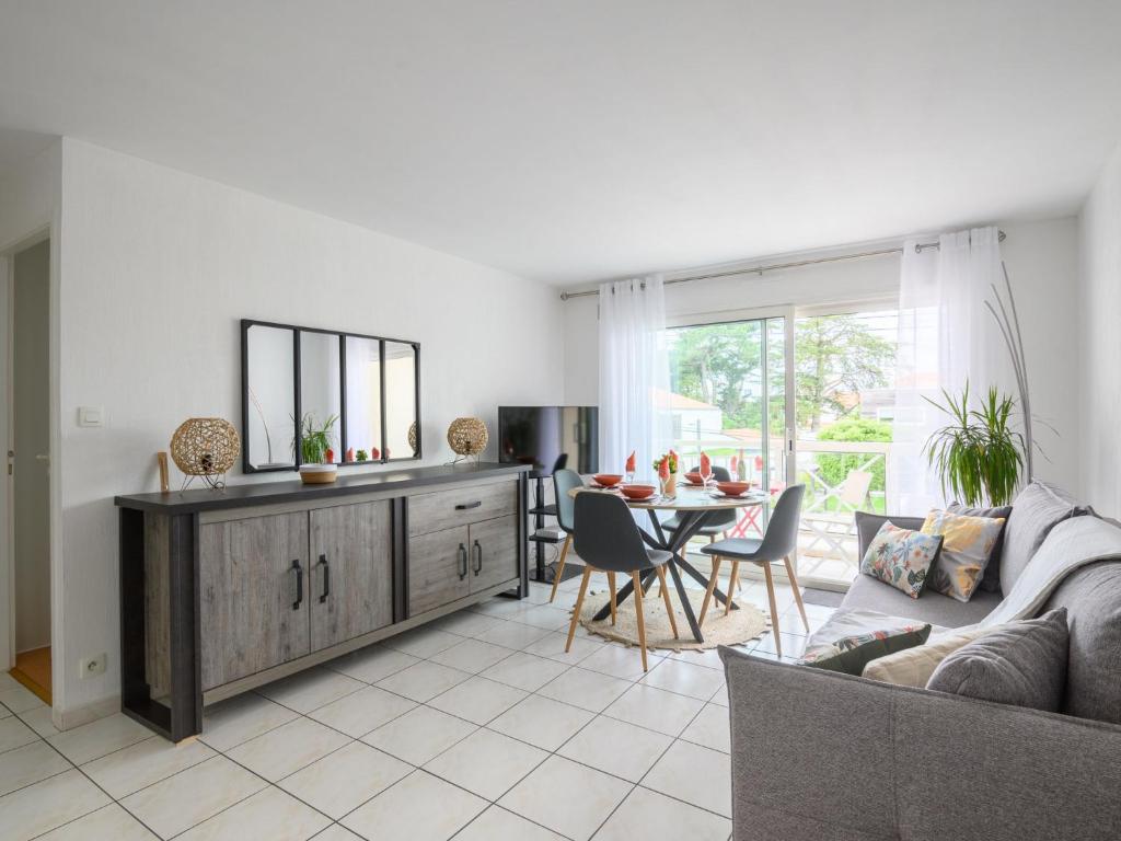 Apartment Bosquets 2 pièces balcon by Interhome - 1