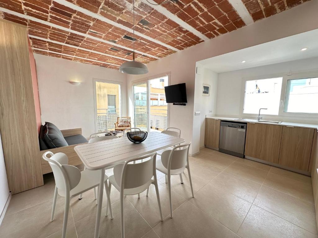Agi Arago Apartments - 1