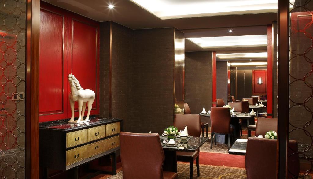 2. 크라운 플라자 ..