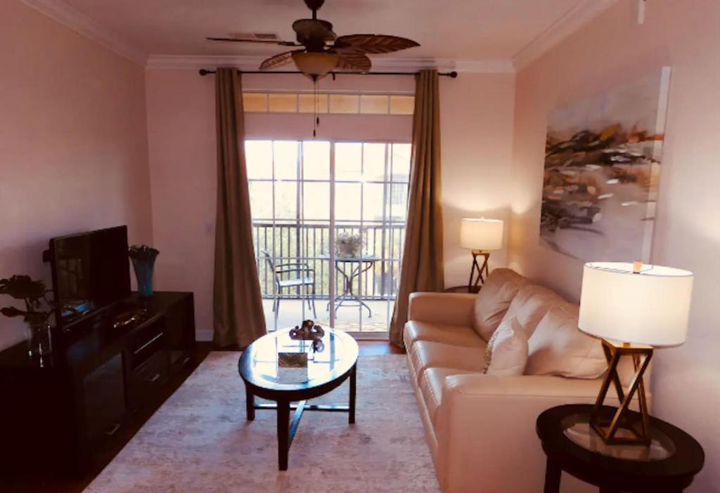 4th Floor Poolside Condo, Kissimmee