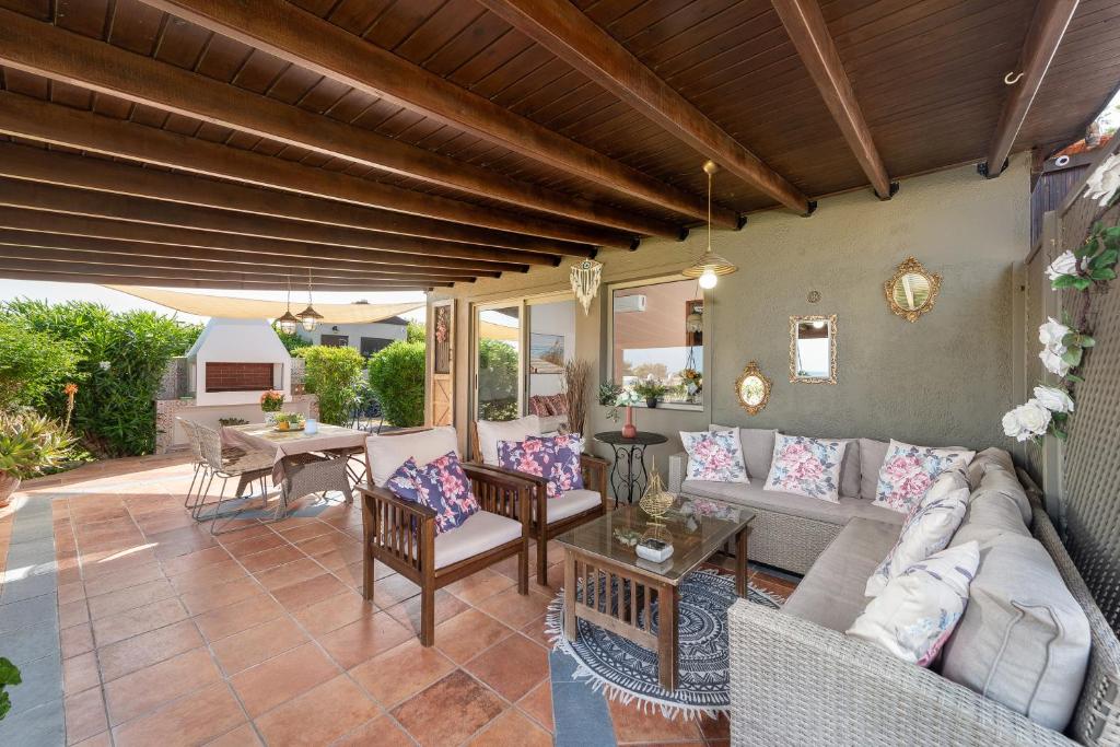 Aelia Sea View Bungalow 전경