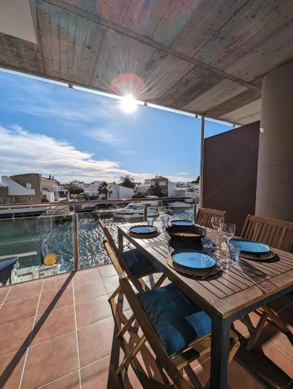 Apartamento en Roses vistas al canal - 1