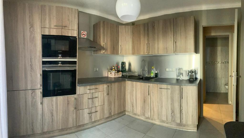 Only for female guests, shared homestay, Nice west cosy flat, balcony near airport train beach public transport supermarket - 5