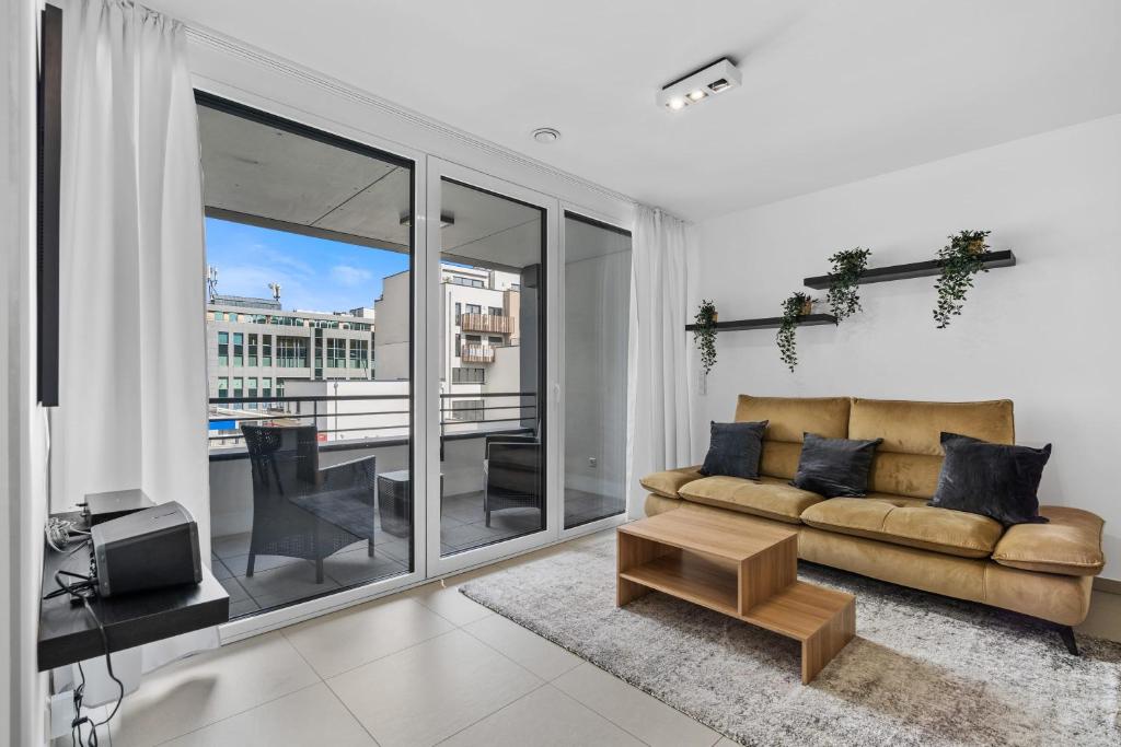 Modern 1-BR Apartment with Balcony in Cessange, Lucemburk