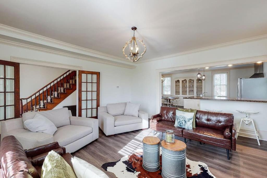 The Farmhouse at 1885-Where Past Meets Present, Navarre