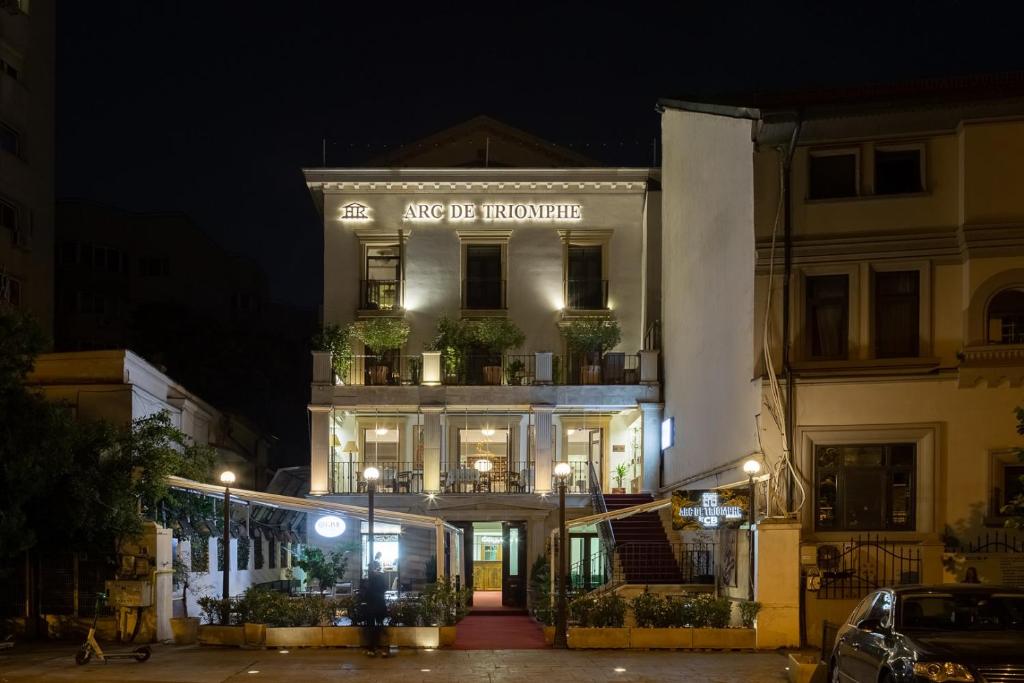 Arc de Triomphe by CityBookings, Bukurešť