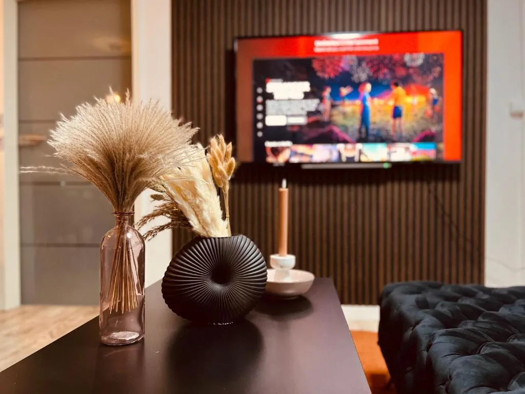Cologne LUXE Living: Opulent Elegance Unleashed, Hotel in Köln