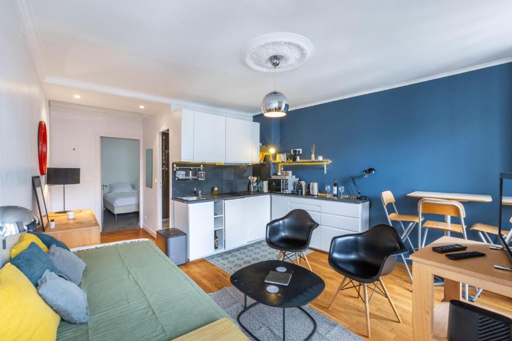 Paris Rooftop Views Cosy Separate Living Stay - 5